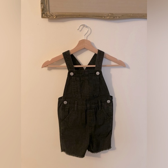 NWOTS Old Navy Black Denim Overall Shorts with Fringe Size 4T Adjustable 💯Cotton - Picture 1 of 7